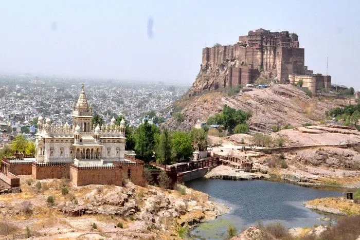 Mehra gadh kila